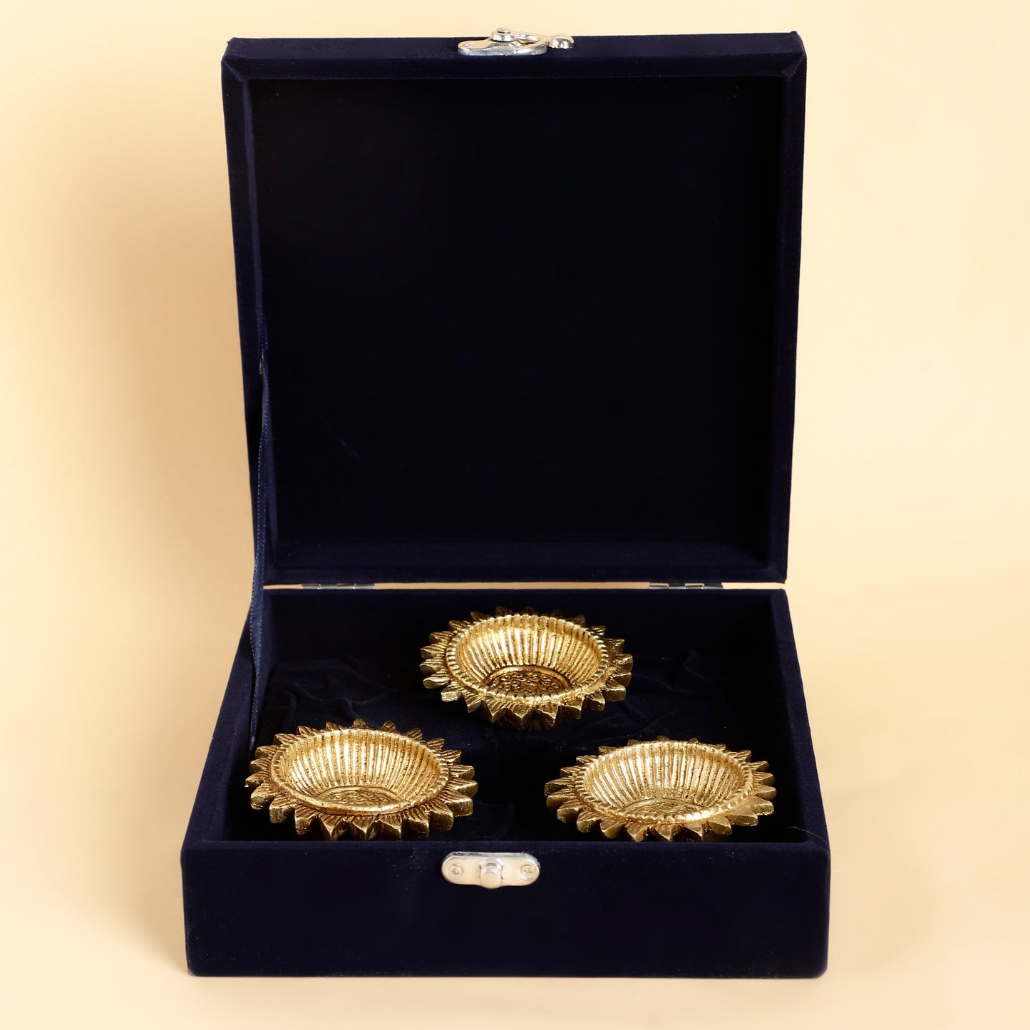 Pure Brass Handmade Oil Lamp – Traditional Diya for Diwali, Housewarming, Pooja & Return Gifts