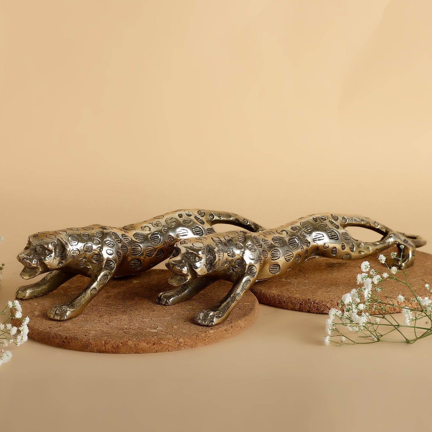 Golden Panther Metal Statue – Glossy Hammered Finish | Symbolic Luxury Decor for Home & Office